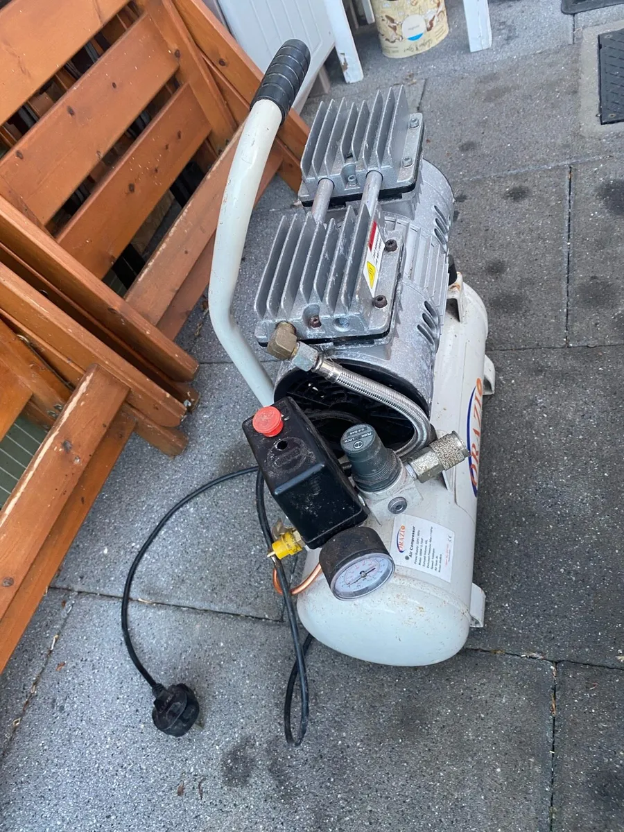 Compressor ORAZIO 9L 66dB/A 8 Bar - Image 2