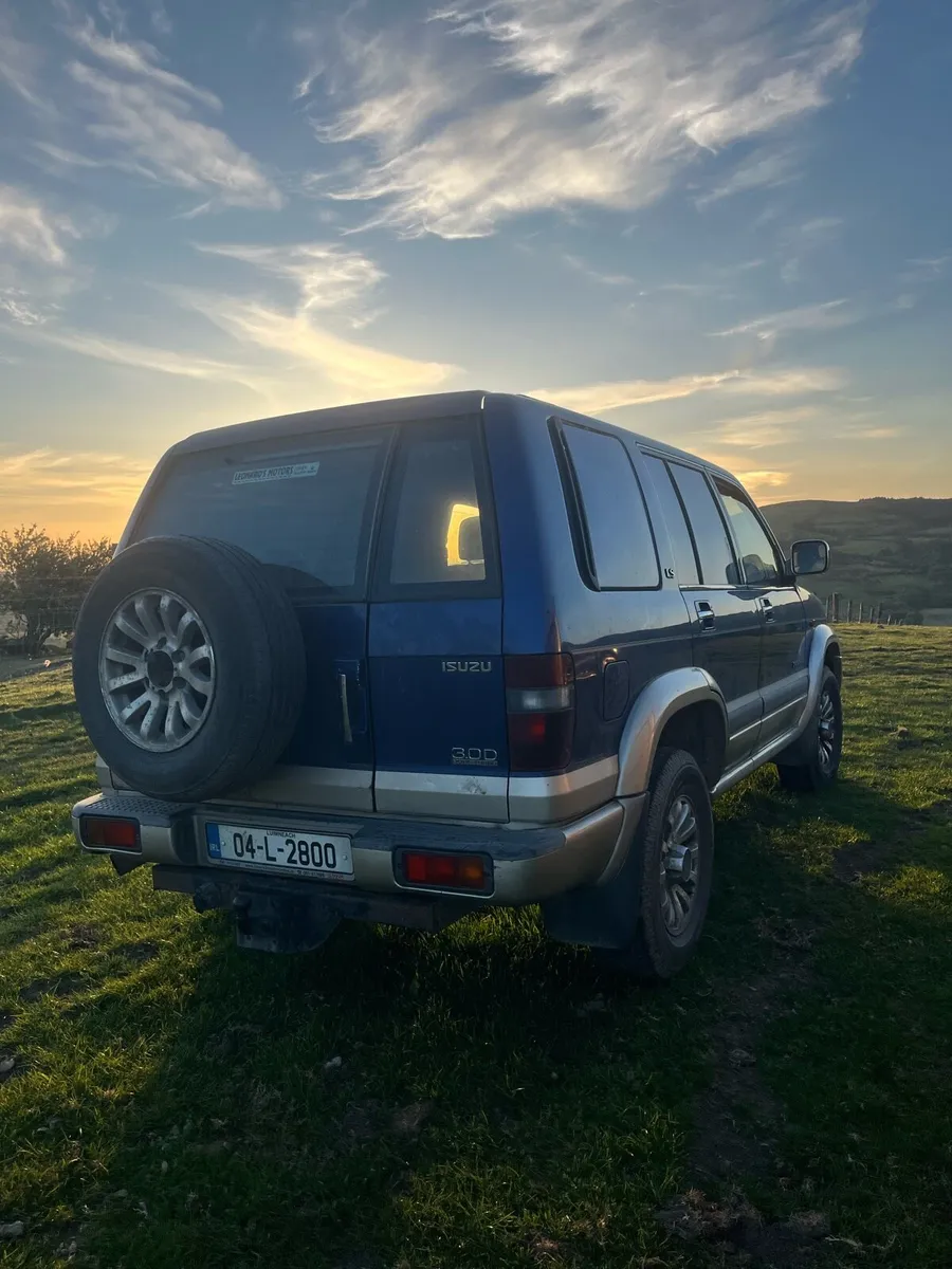Isuzu trooper 3.0 2004 - Image 2