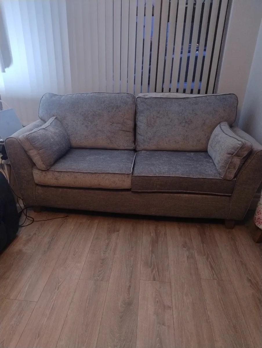 Couch 2 seater - Image 4
