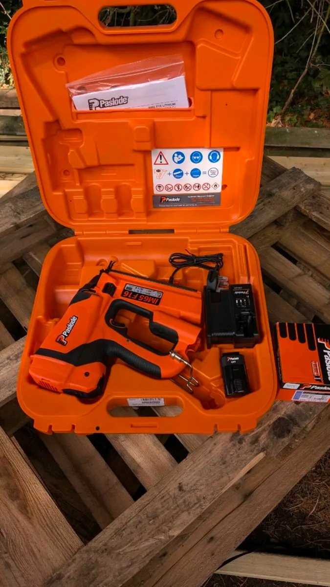 Paslode IM65 F16 Straight Second Fix Nail Gun Kit - Image 3