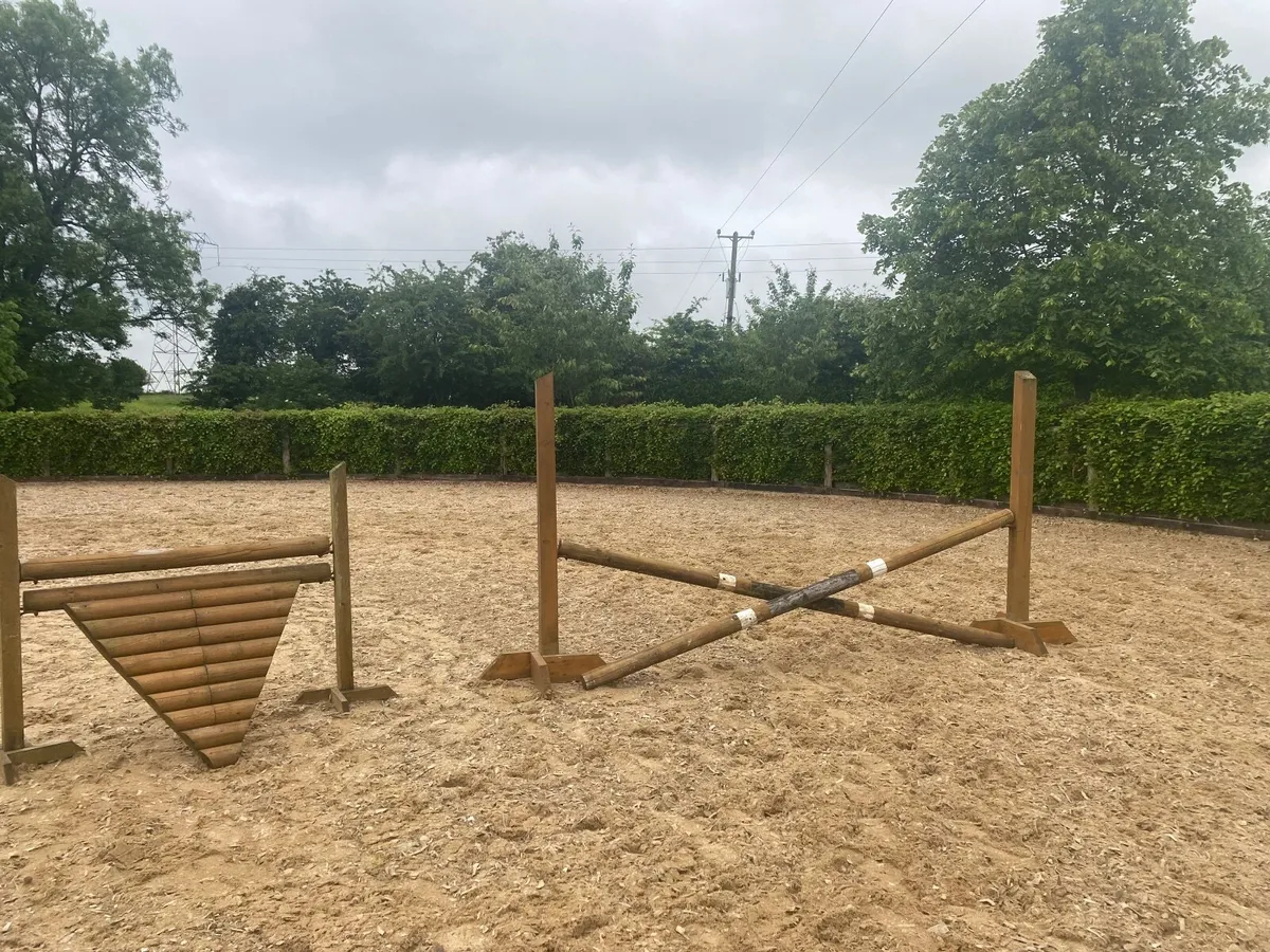 Rustic jumps - Image 2