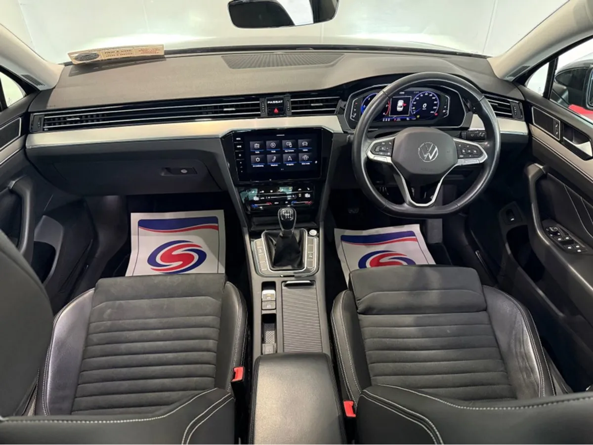 Volkswagen Passat Elegance 2.0 TDI Manual 6speed - Image 3