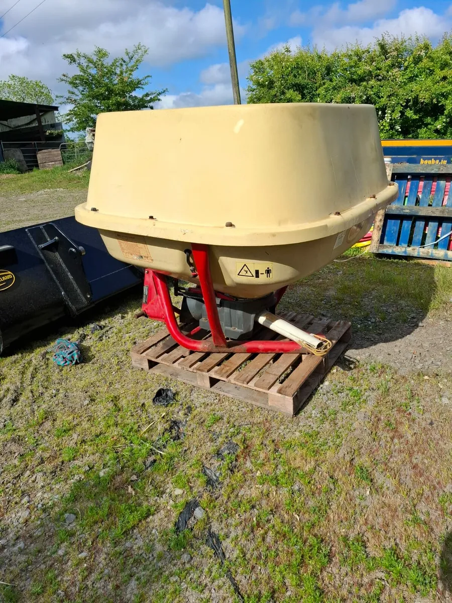 Vicon 1 Tonne Spreader - Image 1
