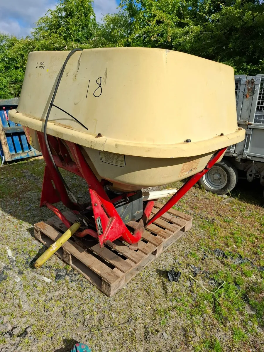 Vicon 1 Tonne Spreader - Image 3
