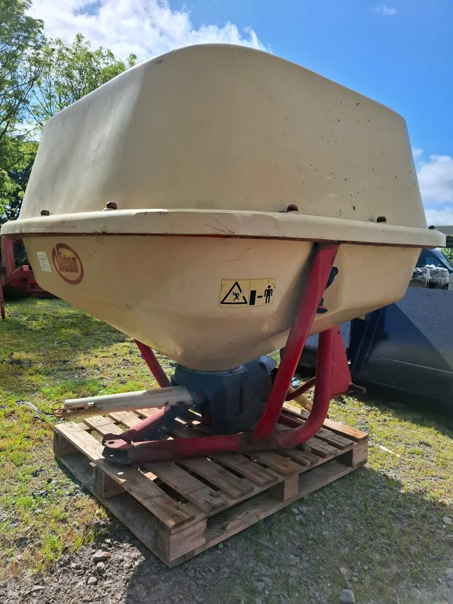 Vicon 1 Tonne Spreader - Image 4