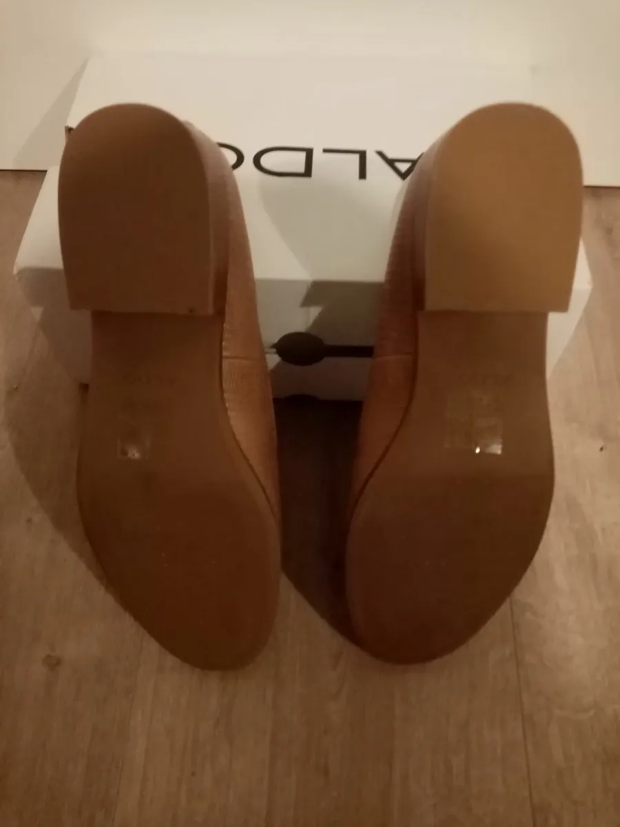 Ladies Aldo New  Size 5 leather Fawn shoes - Image 3
