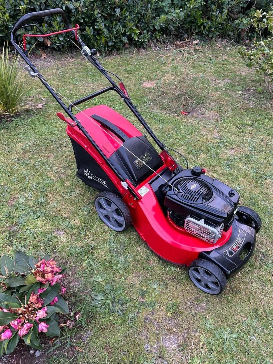 Victor lawnmower - Image 1