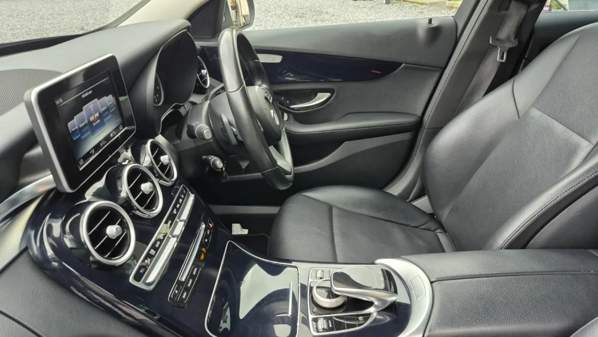 Mercedes-Benz C-Class 2015 - Image 2