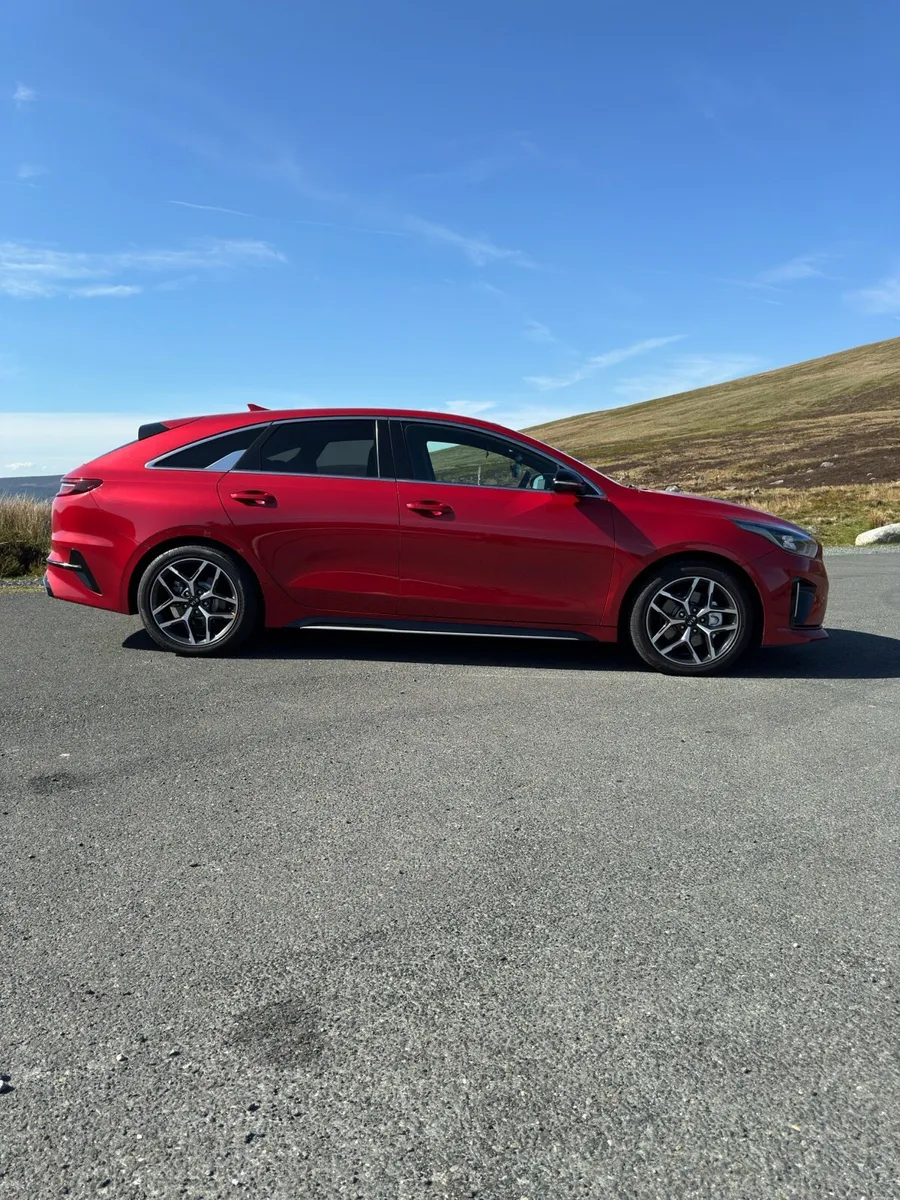 KIA PROCEED 1.4 TGDI PETROL LOW KM - Image 4