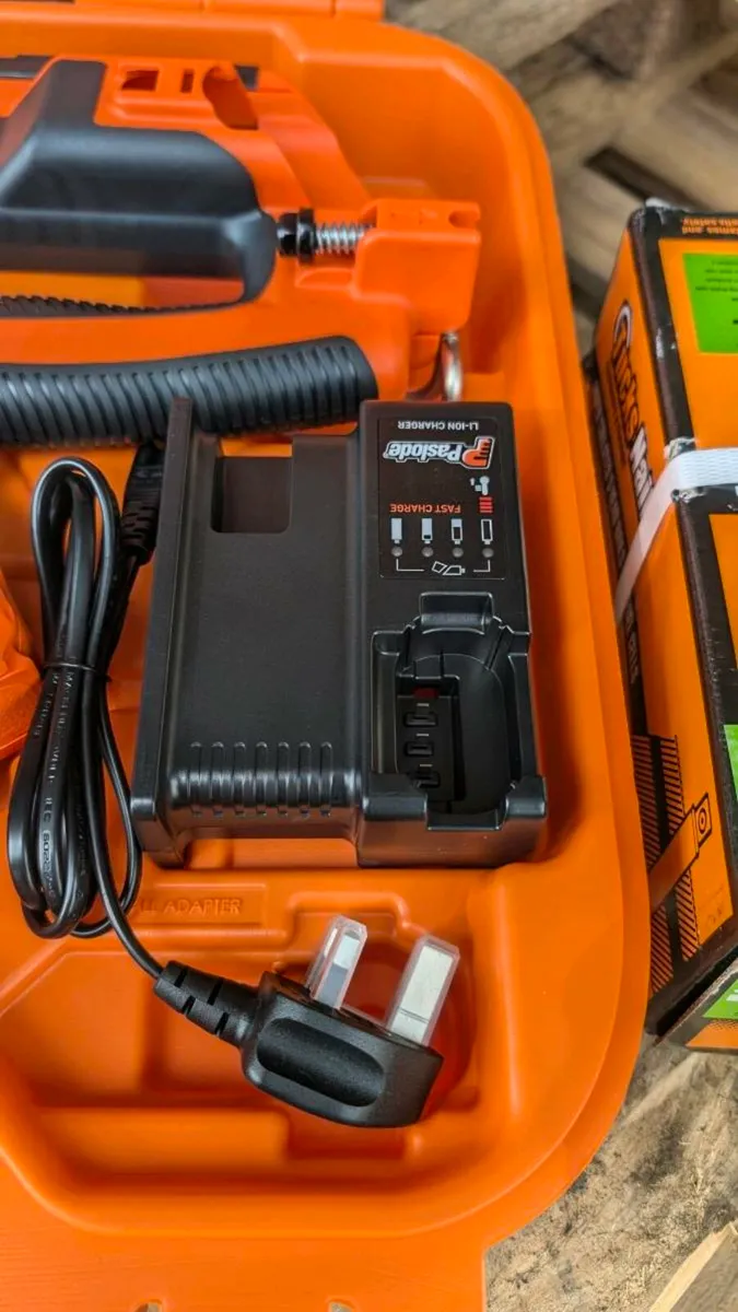 Paslode IM350+ Latest Model 1st Fix Nail Gun Kit - Image 4