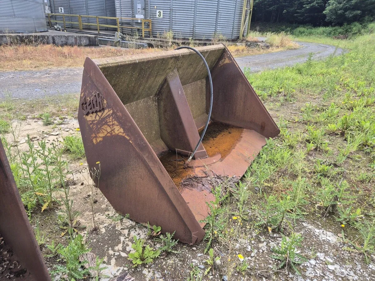 4 Loader buckets - Image 1