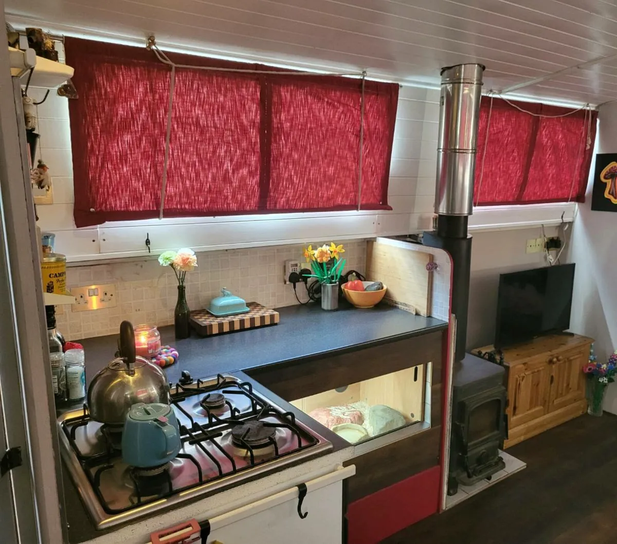 Liveaboard Canal Barge Widebeam Narrowboat - Image 4