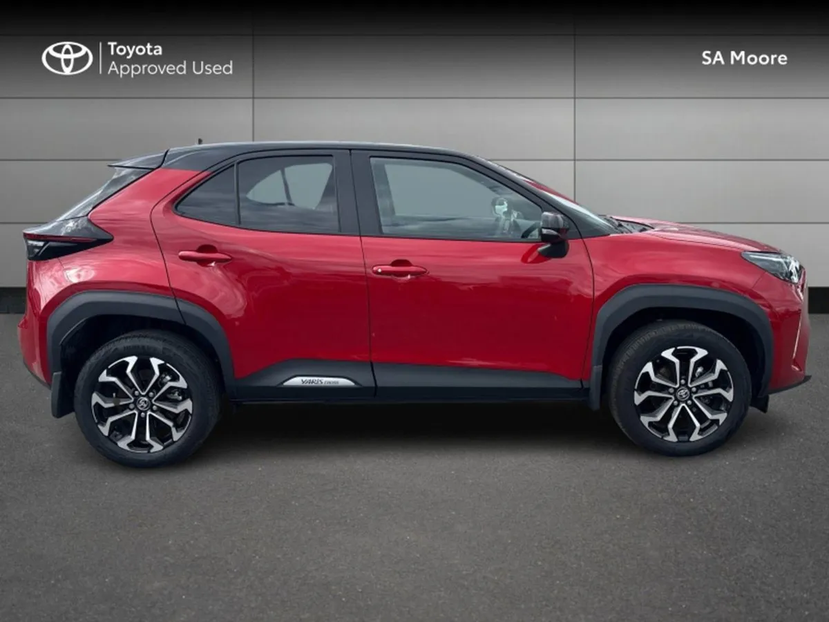 Toyota Yaris Cross Hybrid Luna Sport - Image 3