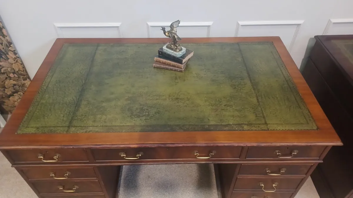 Two Large  Vintage Georgian Style Desk 152 cm - Image 3