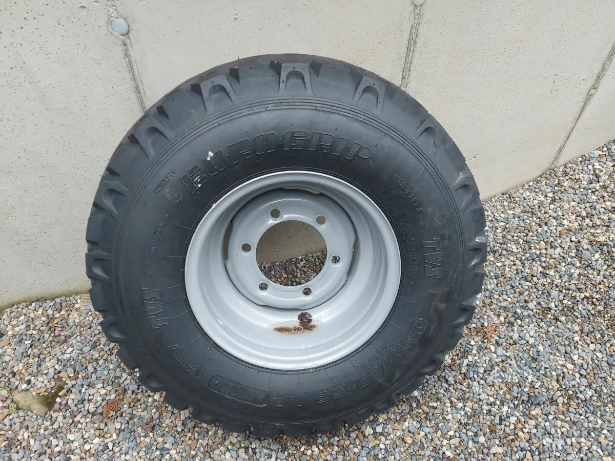 6 stud wheels - Image 1