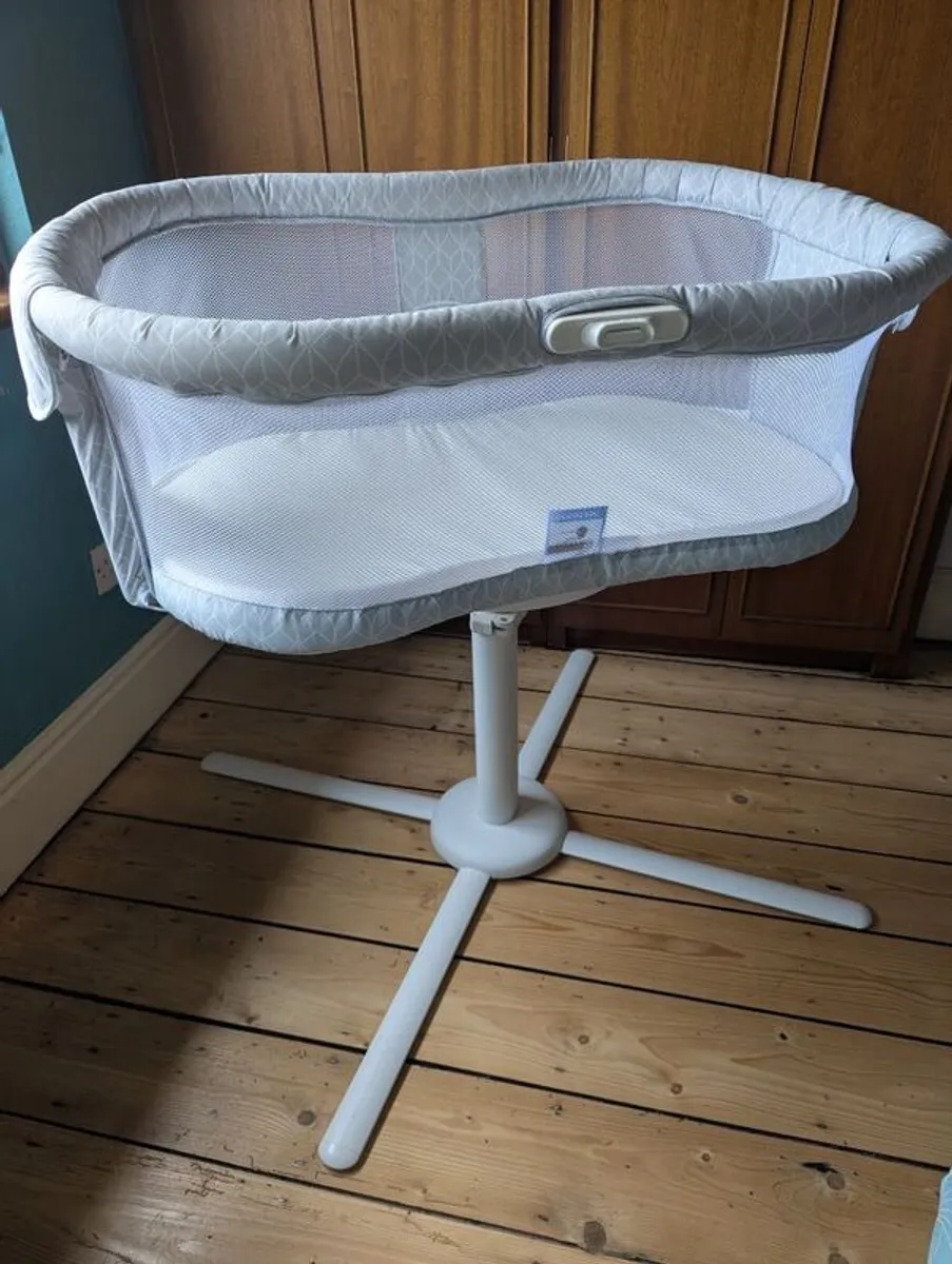 HALO BassiNest Swivel Sleeper - Image 1