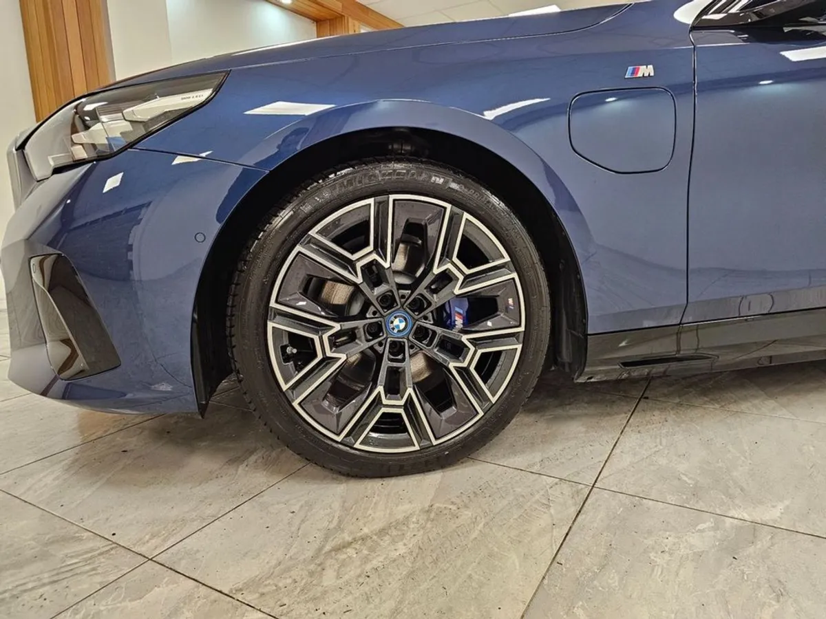 BMW 5 Series Tech Pack AND Comf Plus Pack - Image 3