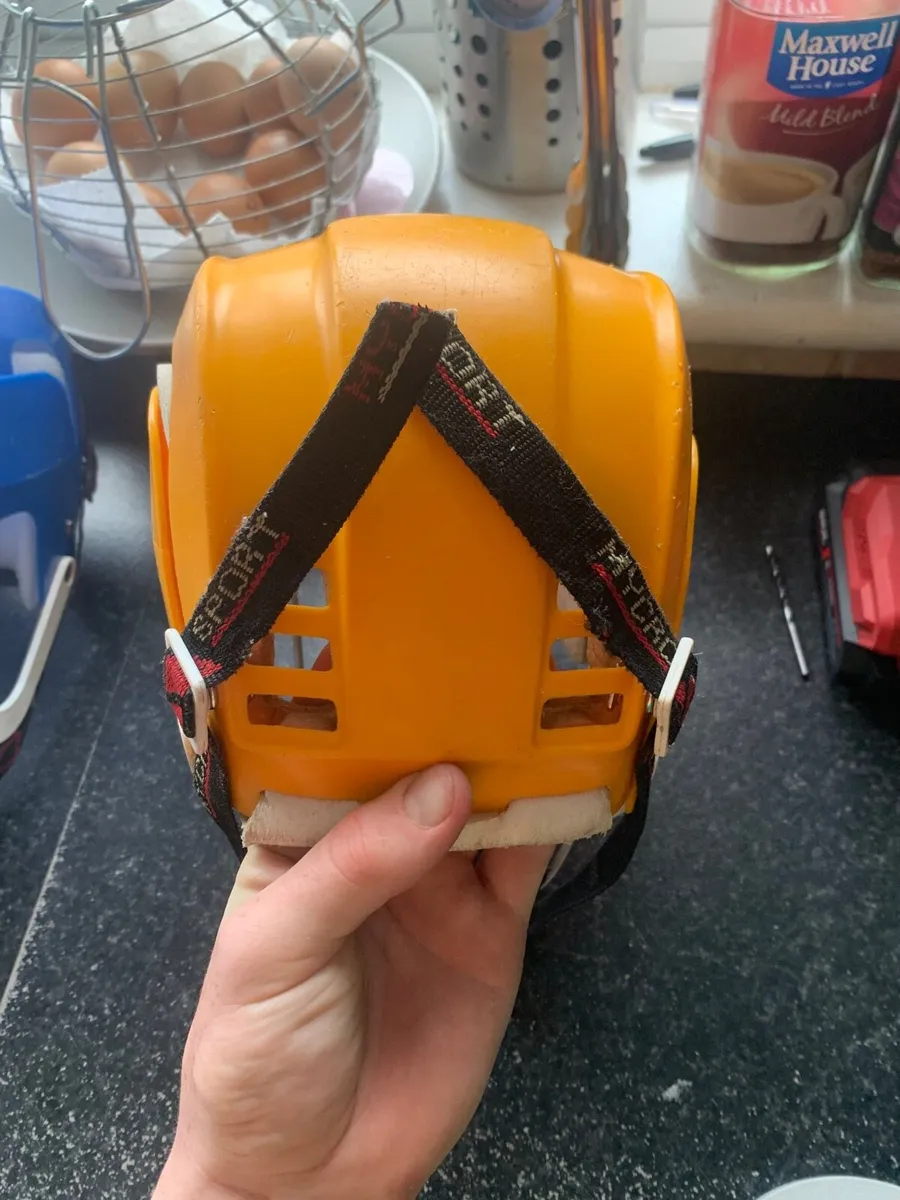 Looking for oldstyle yellow top piece