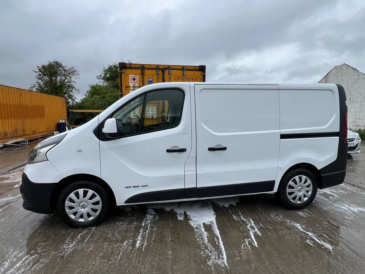 Renault Trafic 2015 - Image 2