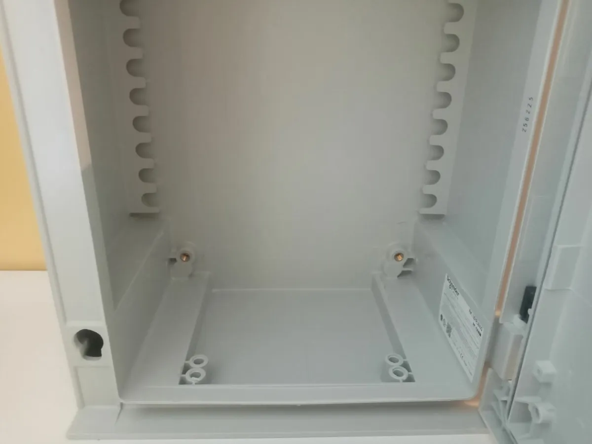 Delivery - SCHNEIDER ELECTRIC WALL BOX NSYPLM43G - Image 3