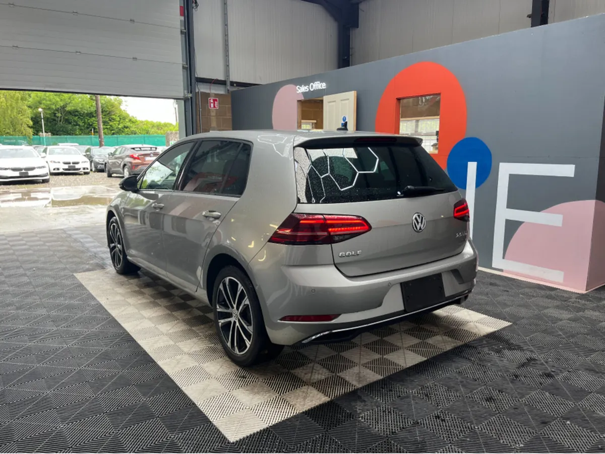 Volkswagen Golf 2.0 TDI COMFORT LINE / 46k KMs / R - Image 4