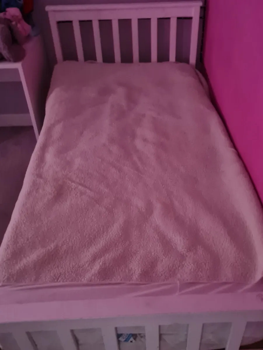 White timber bed - Image 2
