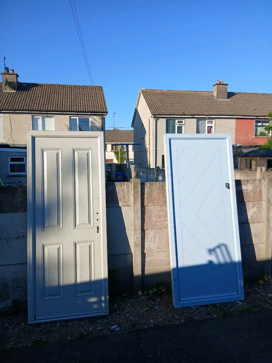 2x Composite Front Door - Image 1