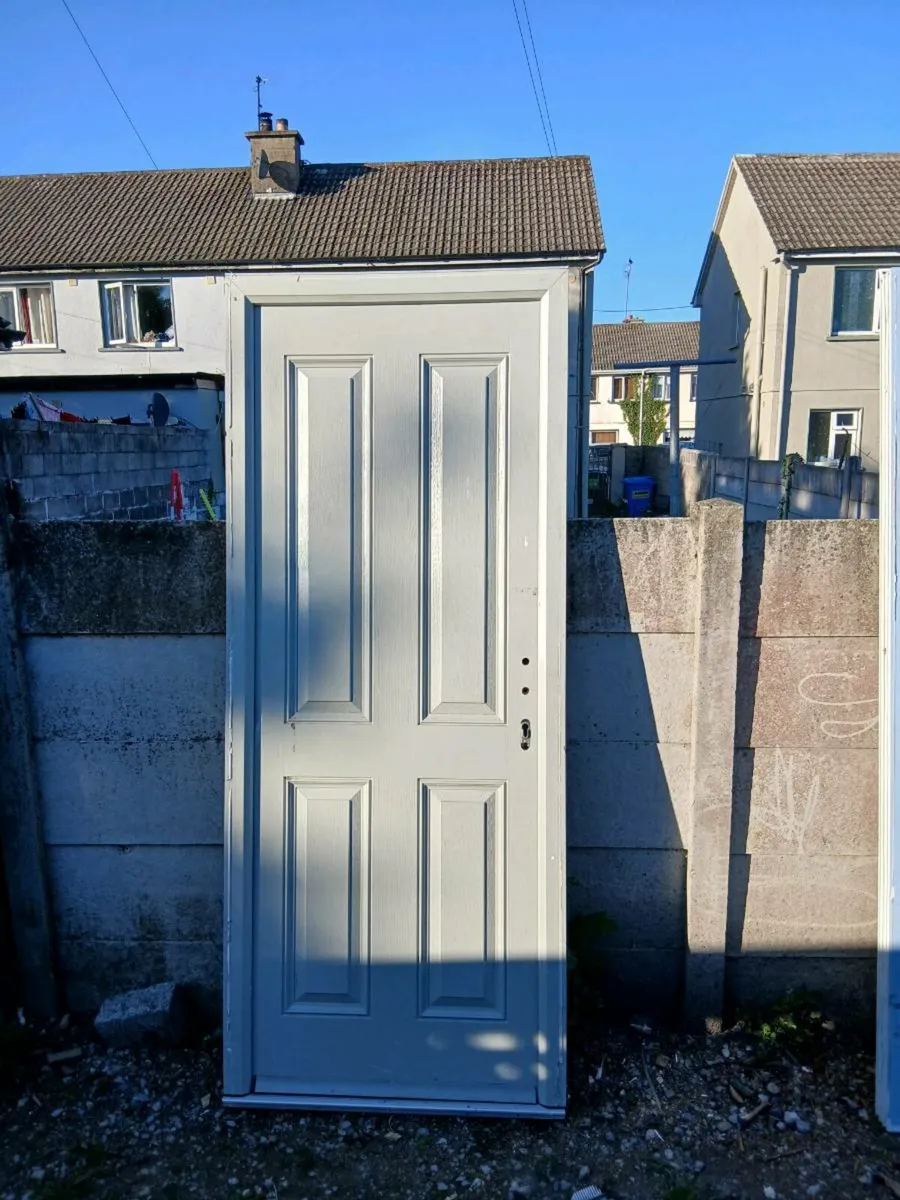 2x Composite Front Door - Image 2
