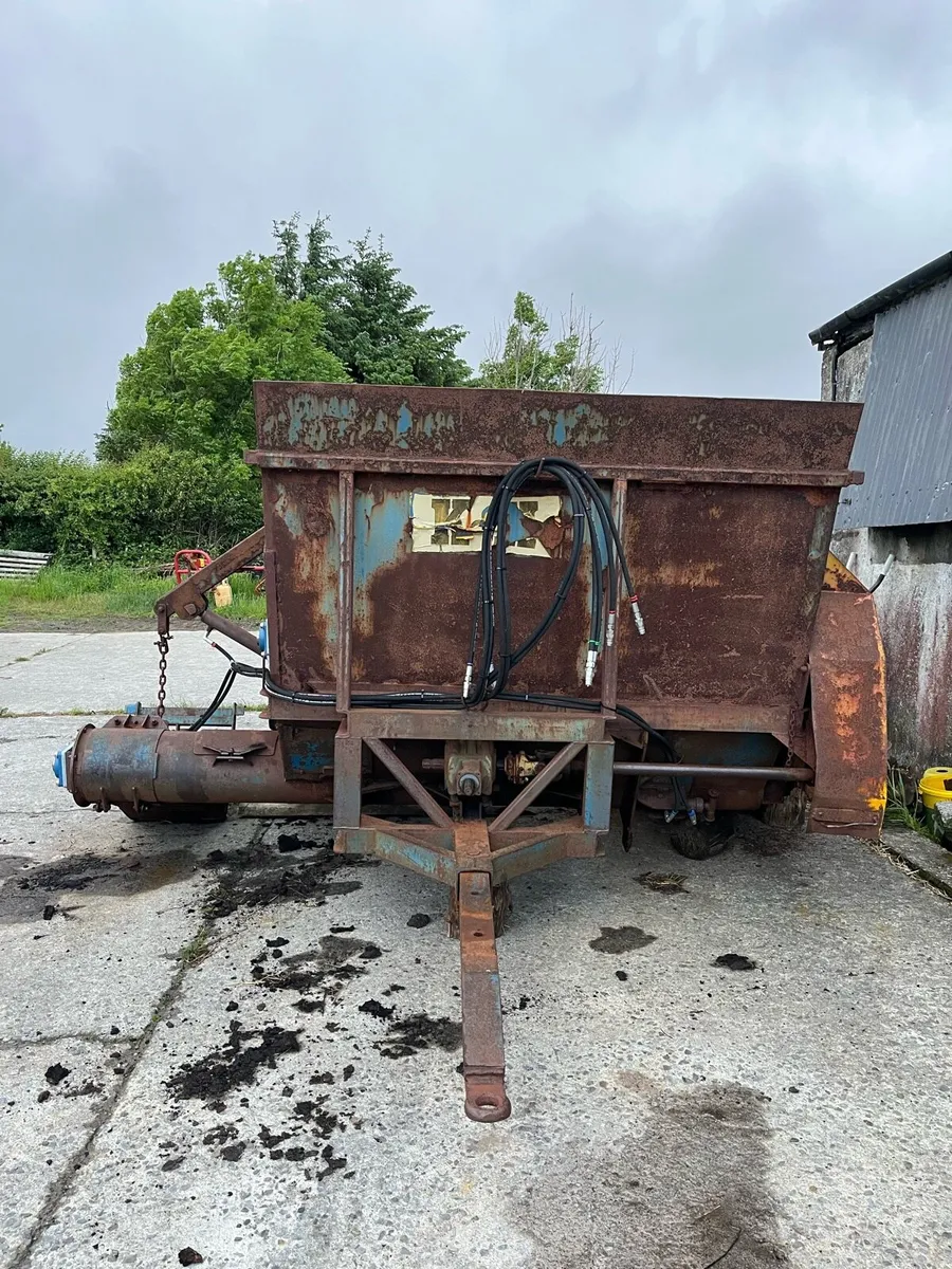 2x KH turf hoppers - Image 1