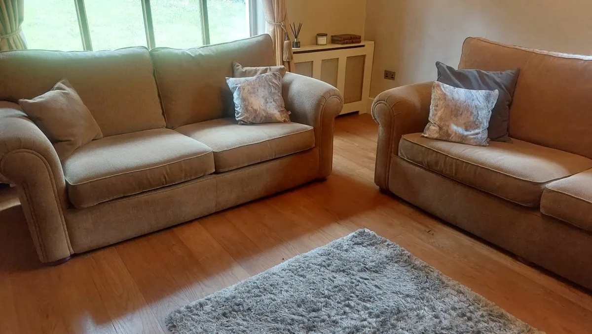 2 Couches for 700.00 - Image 2