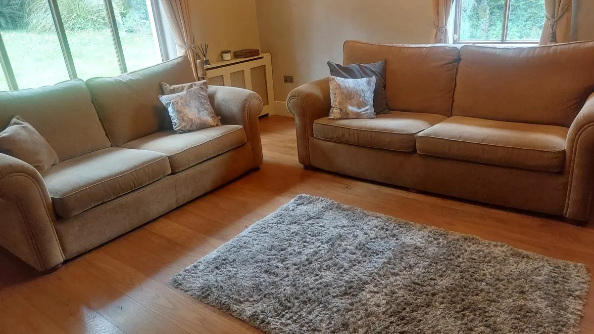 2 Couches for 700.00 - Image 1