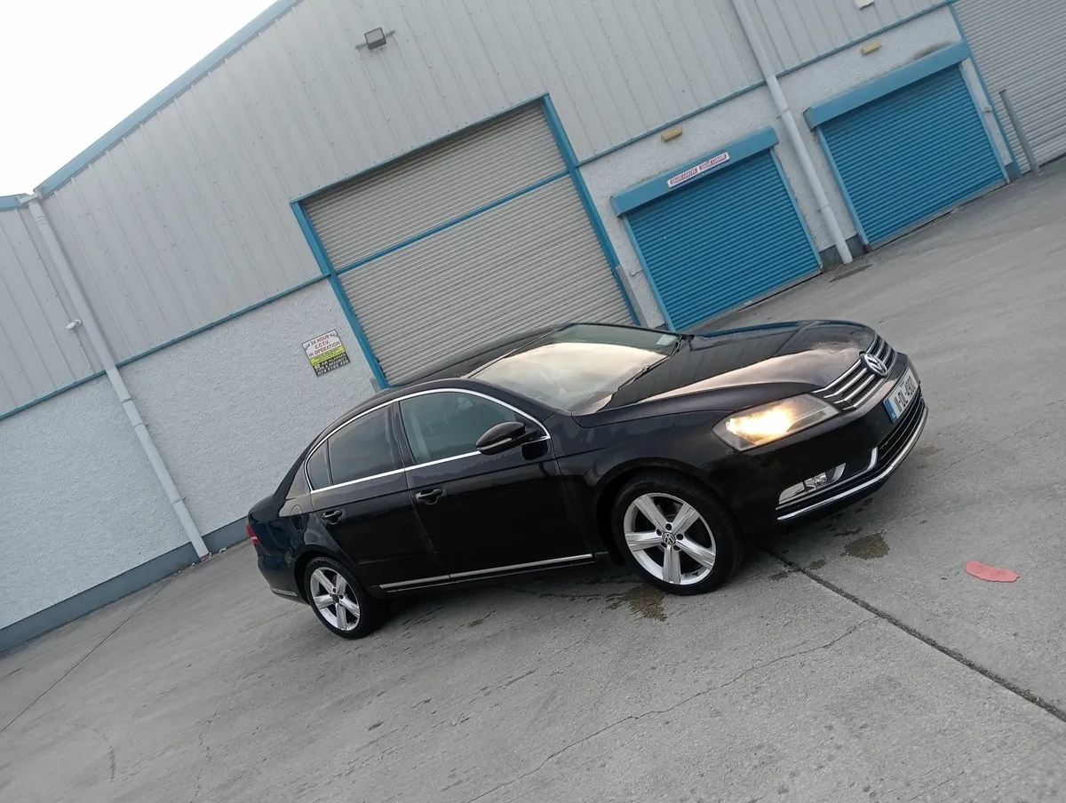 Volkswagen Passat 2011 - Image 1