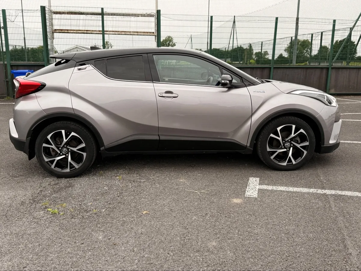 Toyota C-HR 2016 ONLY 73KM - Image 2