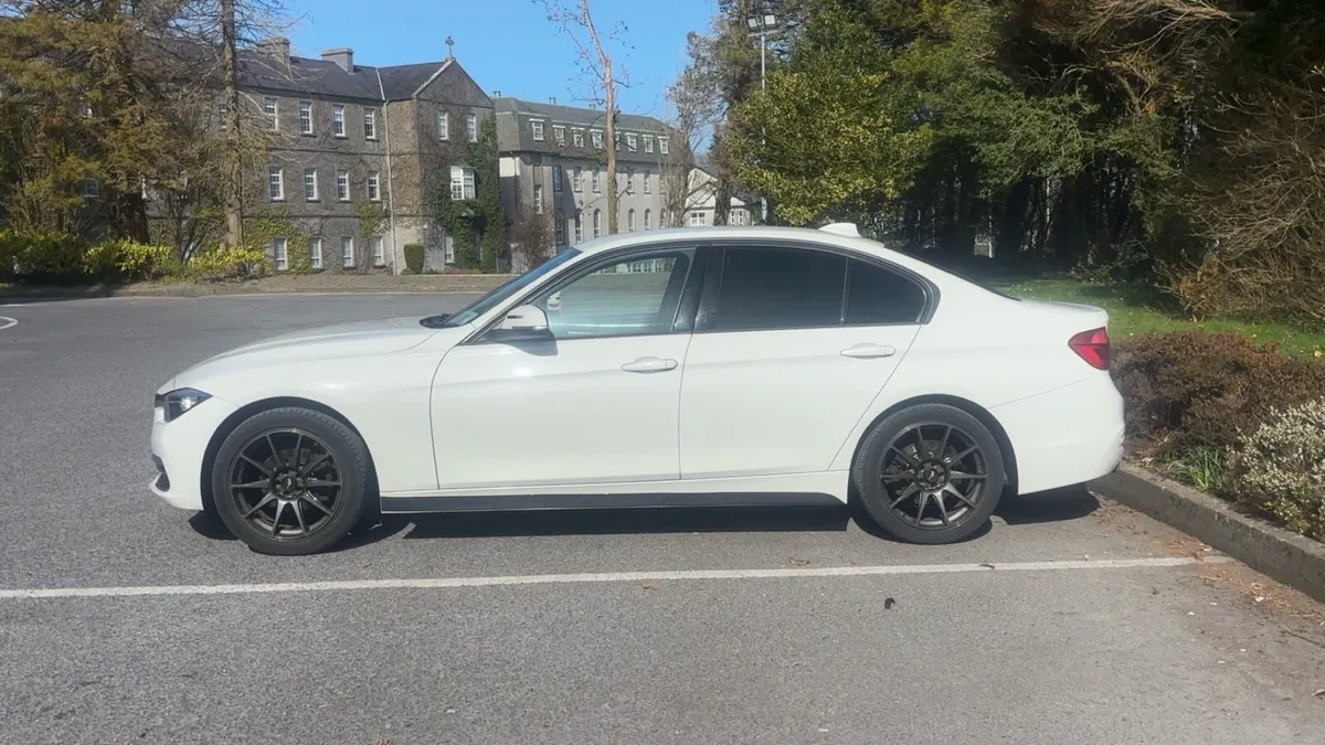 BMW 318d 3 Series - Image 3