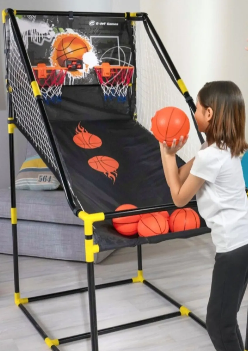 Indoor basketball stand with voice counting