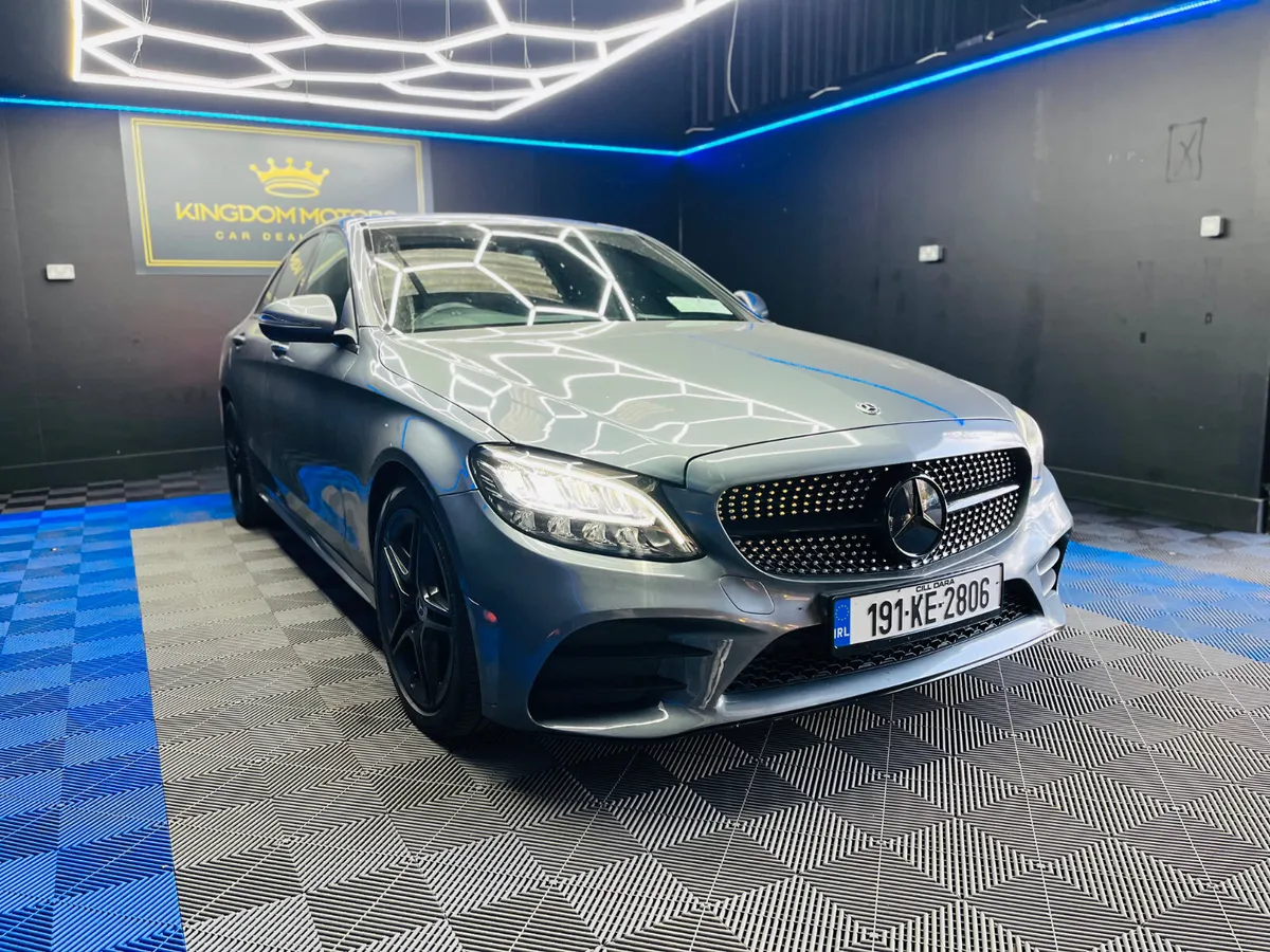 Mercedes-Benz C-Class Avantgarde 1 OWNER - Image 3