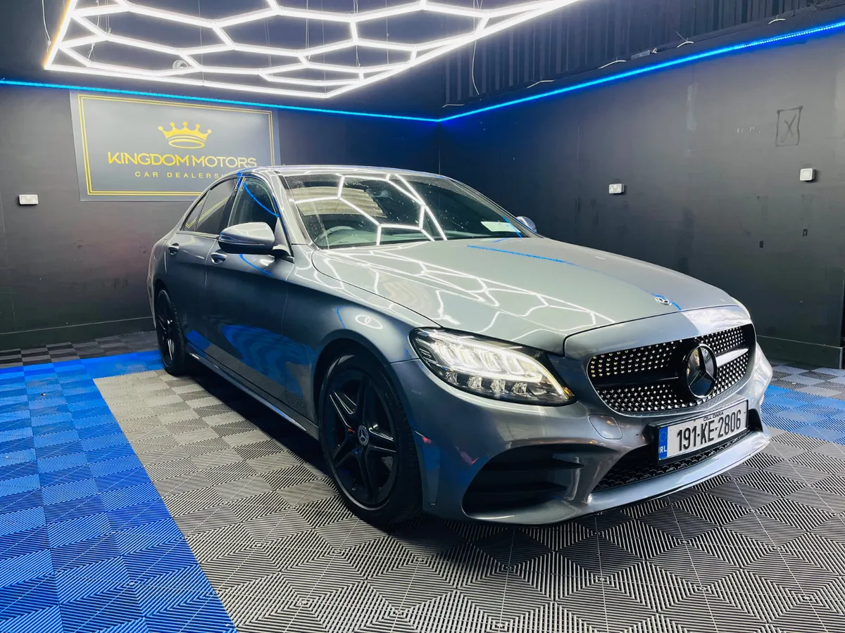Mercedes-Benz C-Class Avantgarde 1 OWNER - Image 2