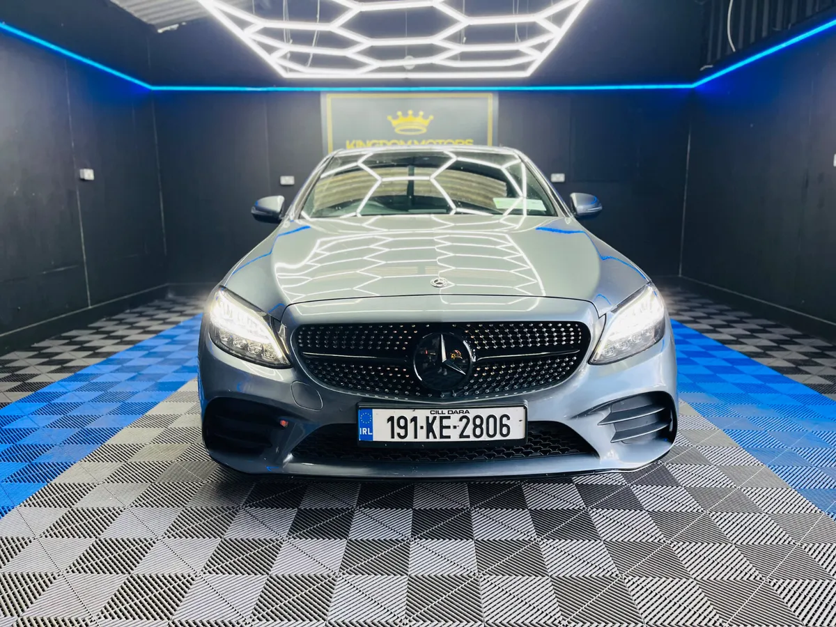 Mercedes-Benz C-Class Avantgarde 1 OWNER - Image 4