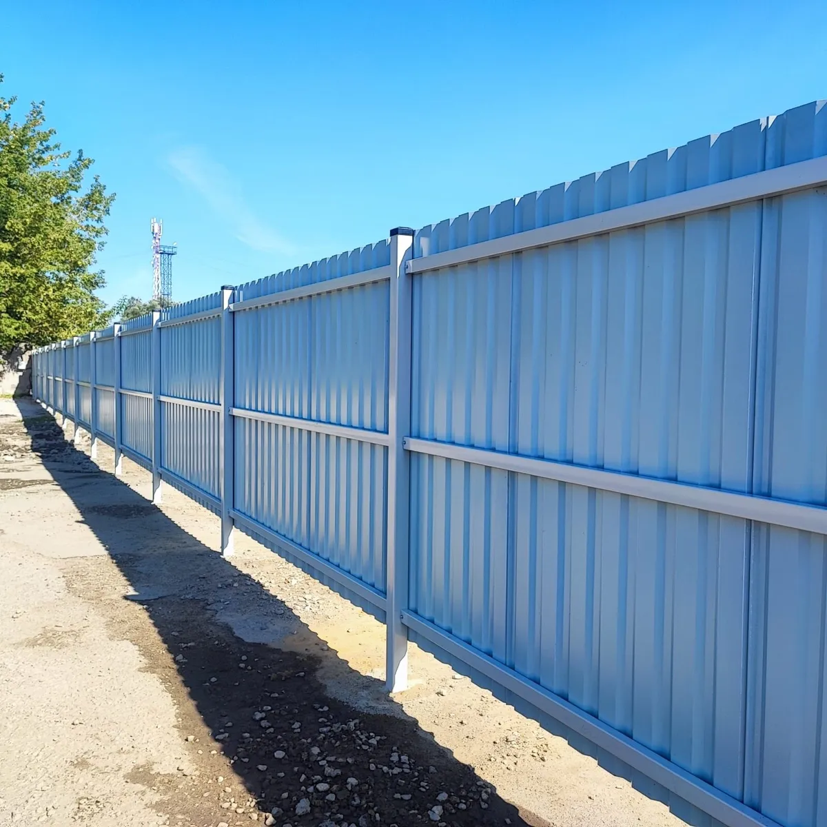 Security fence , No maintenance . - Image 1