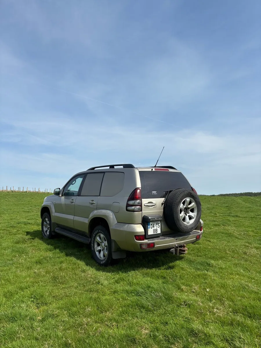 2004 lwb Land Cruiser - Image 2