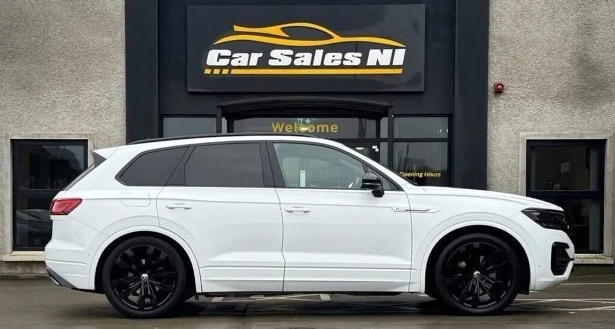 Volkswagen Touareg 3.0 TDI V6 Black Edition SUV 5 - Image 3
