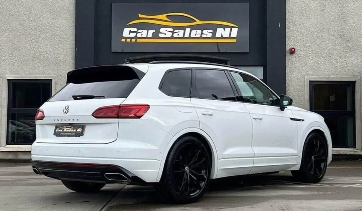 Volkswagen Touareg 3.0 TDI V6 Black Edition SUV 5 - Image 4