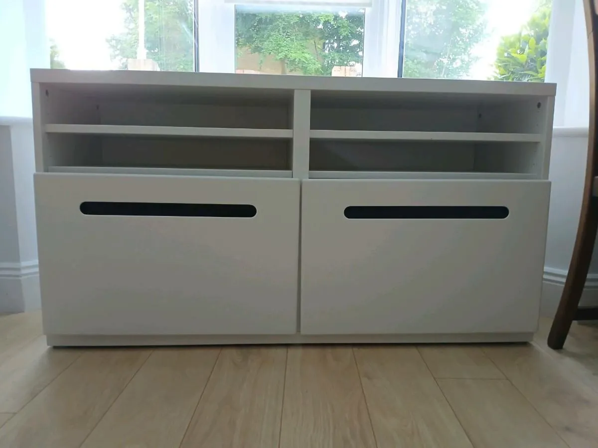 TV Unit - Image 1