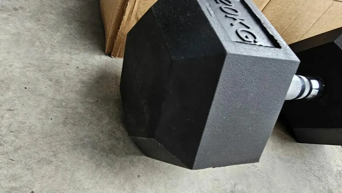 Two 20kg each rubber hex dumbbells, brand new. - Image 3