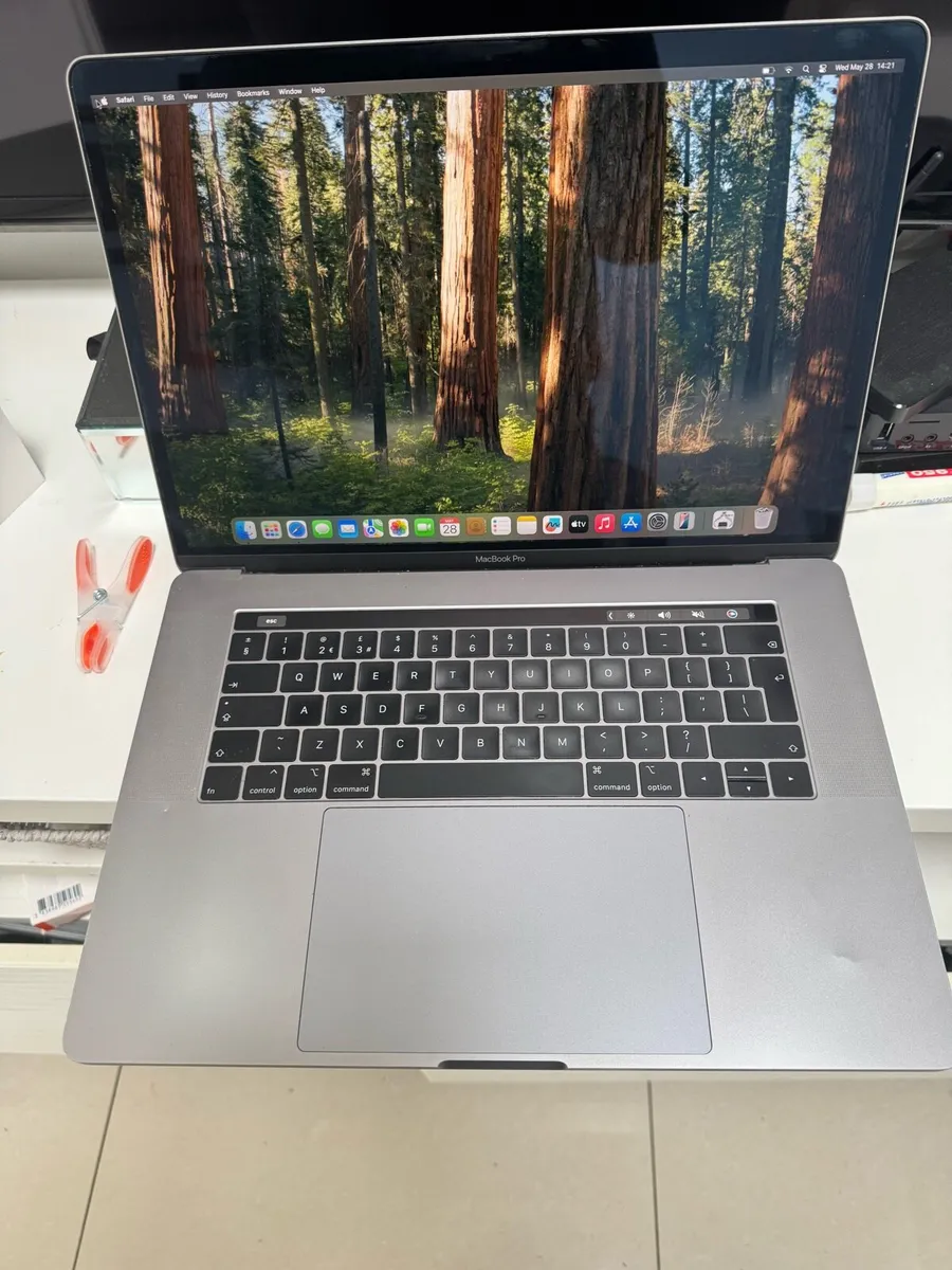 MacBook Pro 2018 15inch - Image 2