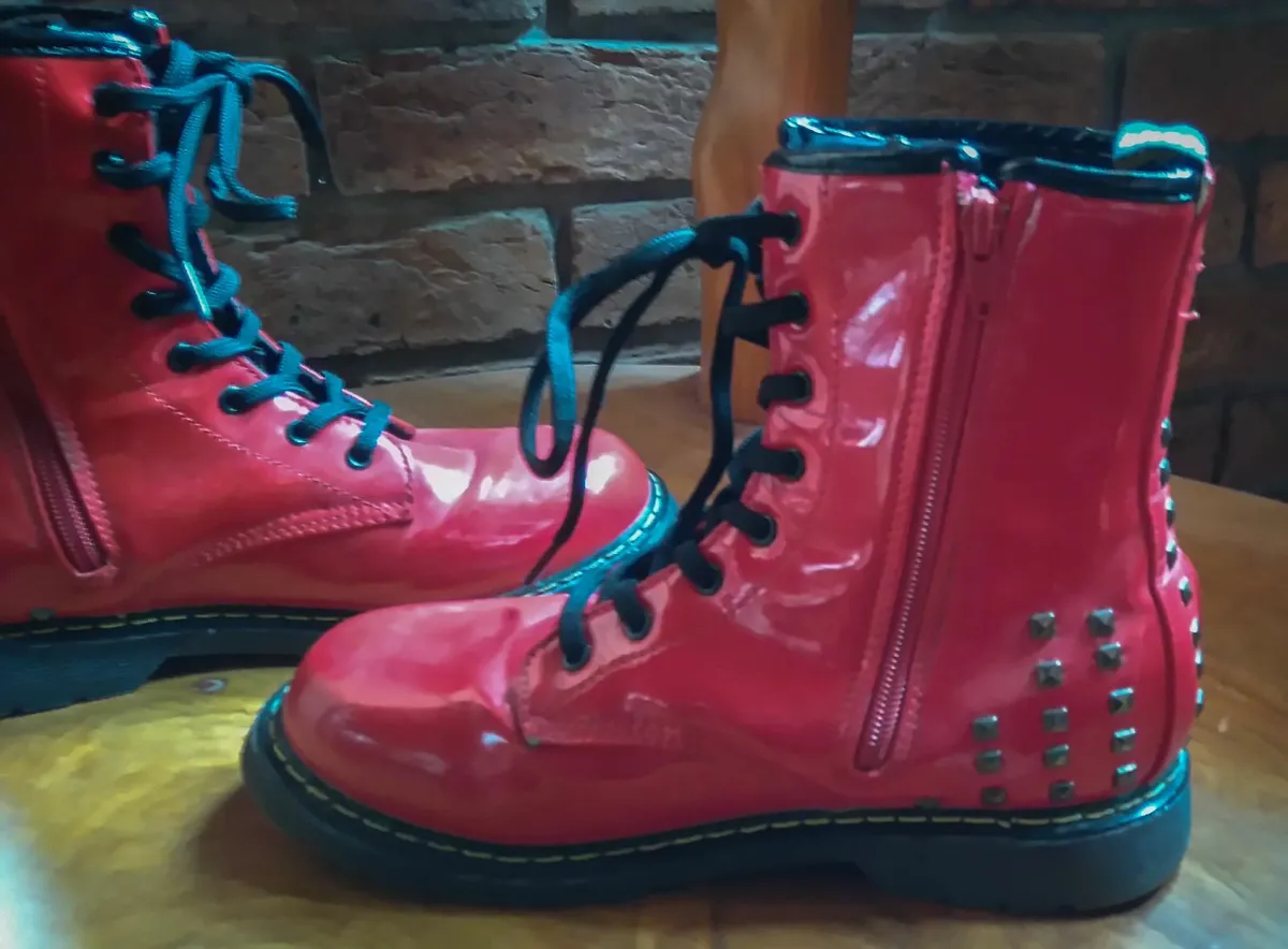 RED BOOTS SHINY FINISH (USED). - Image 3