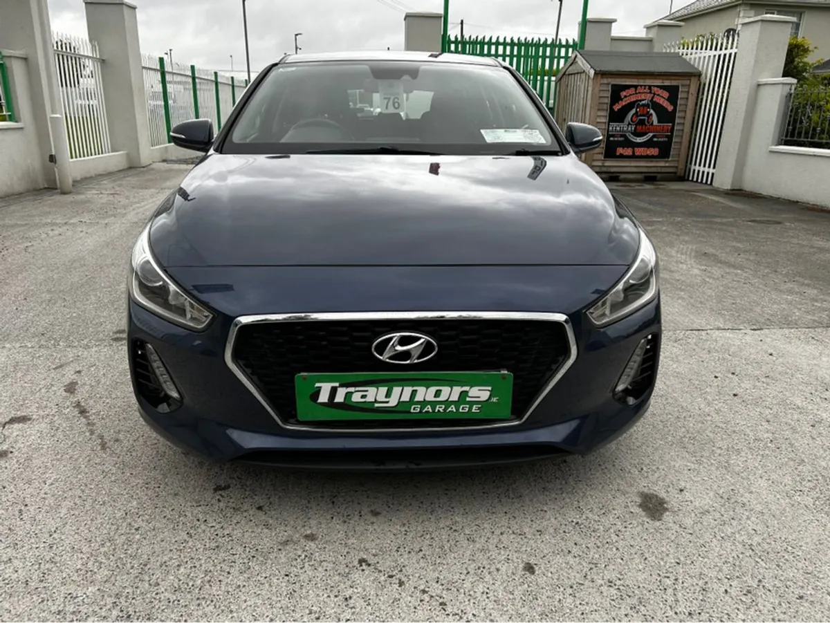 Hyundai i30 Deluxe 5DR  180 Road Tax 1.6 Diesel - Image 2