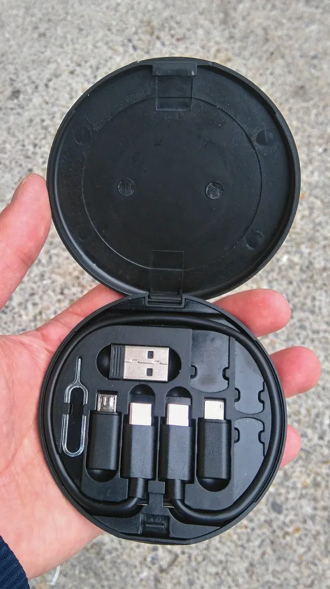 MULTIFUNCTIONAL DATA CABLE SET (BRAND NEW). - Image 1