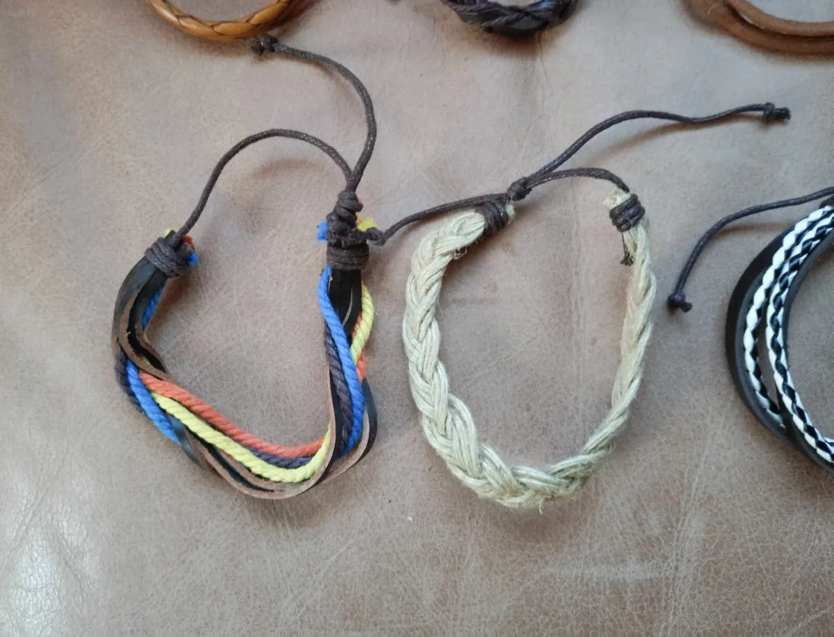WRISTBANDS (BRAND NEW). - Image 4