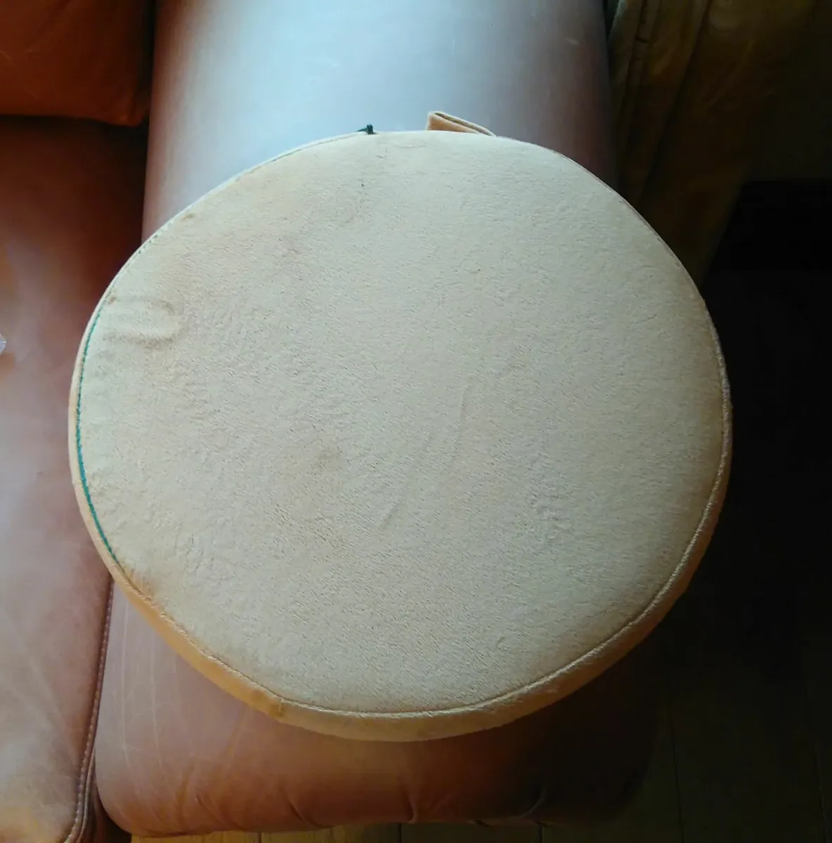 ROUND FLAT CUSHION, LOOKS LIKE TIMBER (NEW). - Image 2